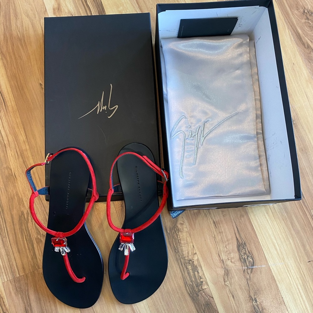 NIB Giuseppe Zanotti suede sandals